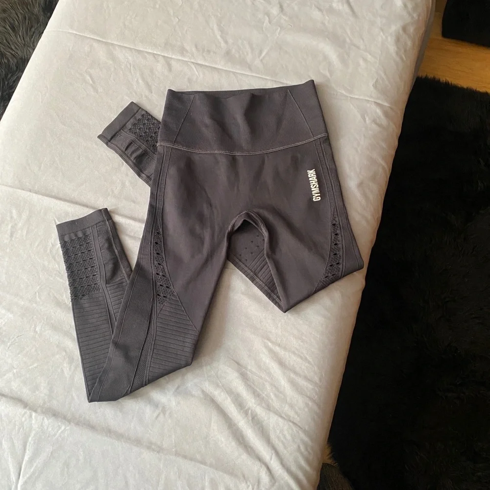 Gymshark black energy seamless butt lift perforated leggings size XS - Picture 6 of 6